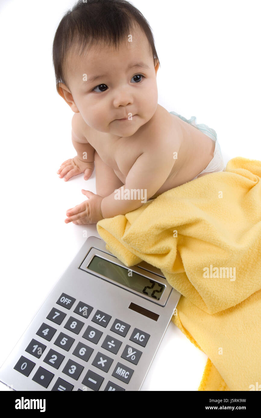 Bambino con calcolatrice tascabile Foto Stock