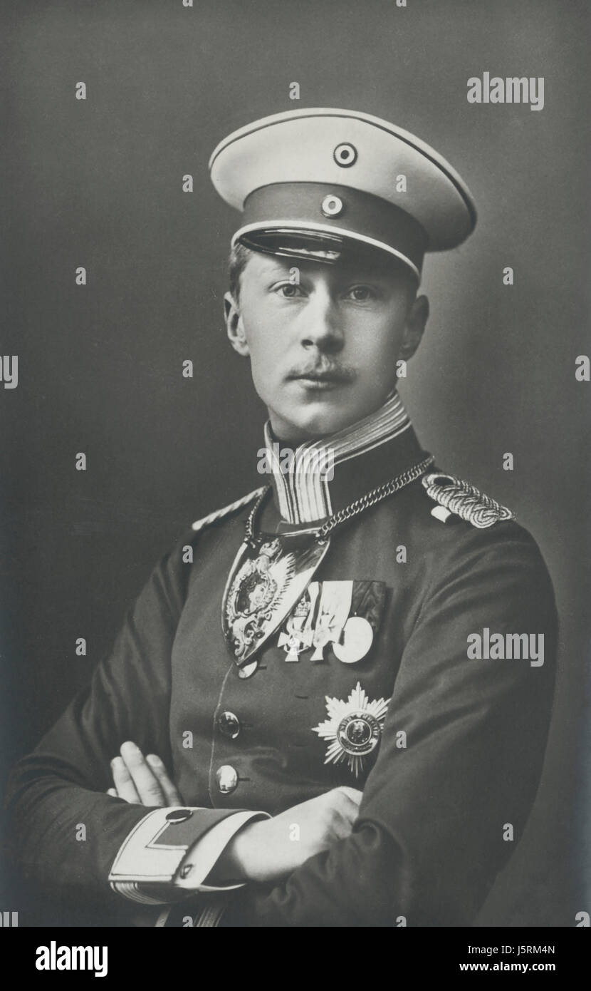 Wilhelm (1882-1951) il principe ereditario del Regno di Prussia e impero tedesco, ritratto in uniforme militare Foto Stock