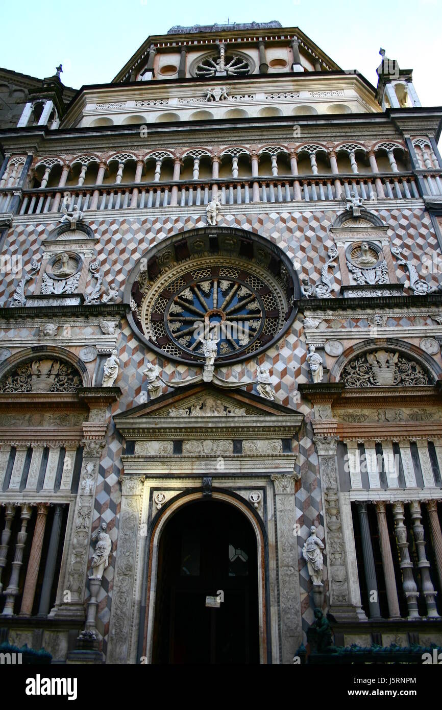 Worm occhio storia religione fede chiesa cultura pregare stile di costruzione Foto Stock