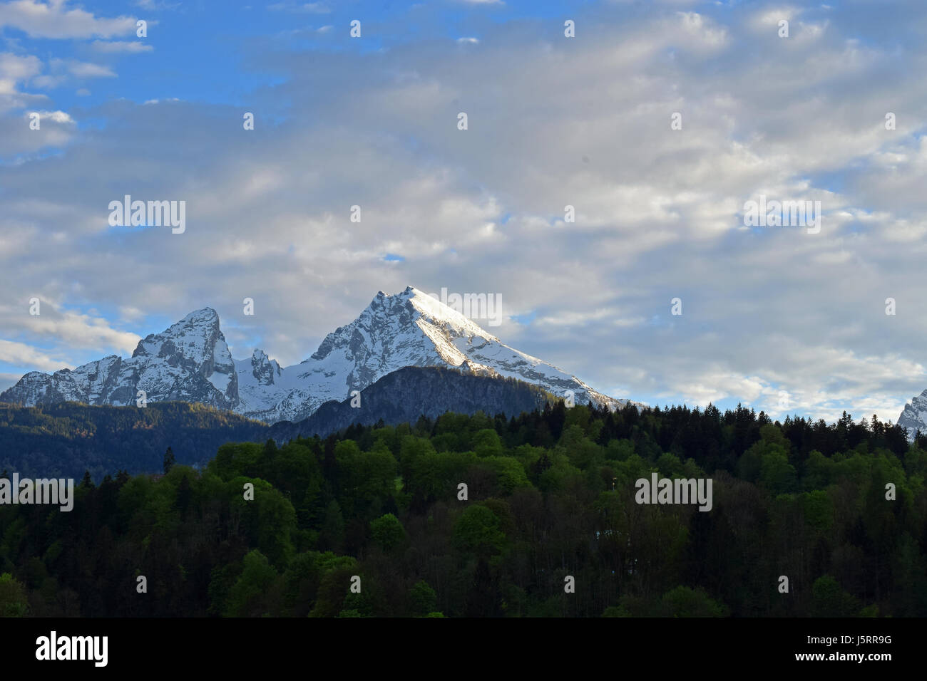 Watzman montagna sulle Alpi bavaresi. Vista da Berchtesgaden, Baviera, Germania. Foto Stock
