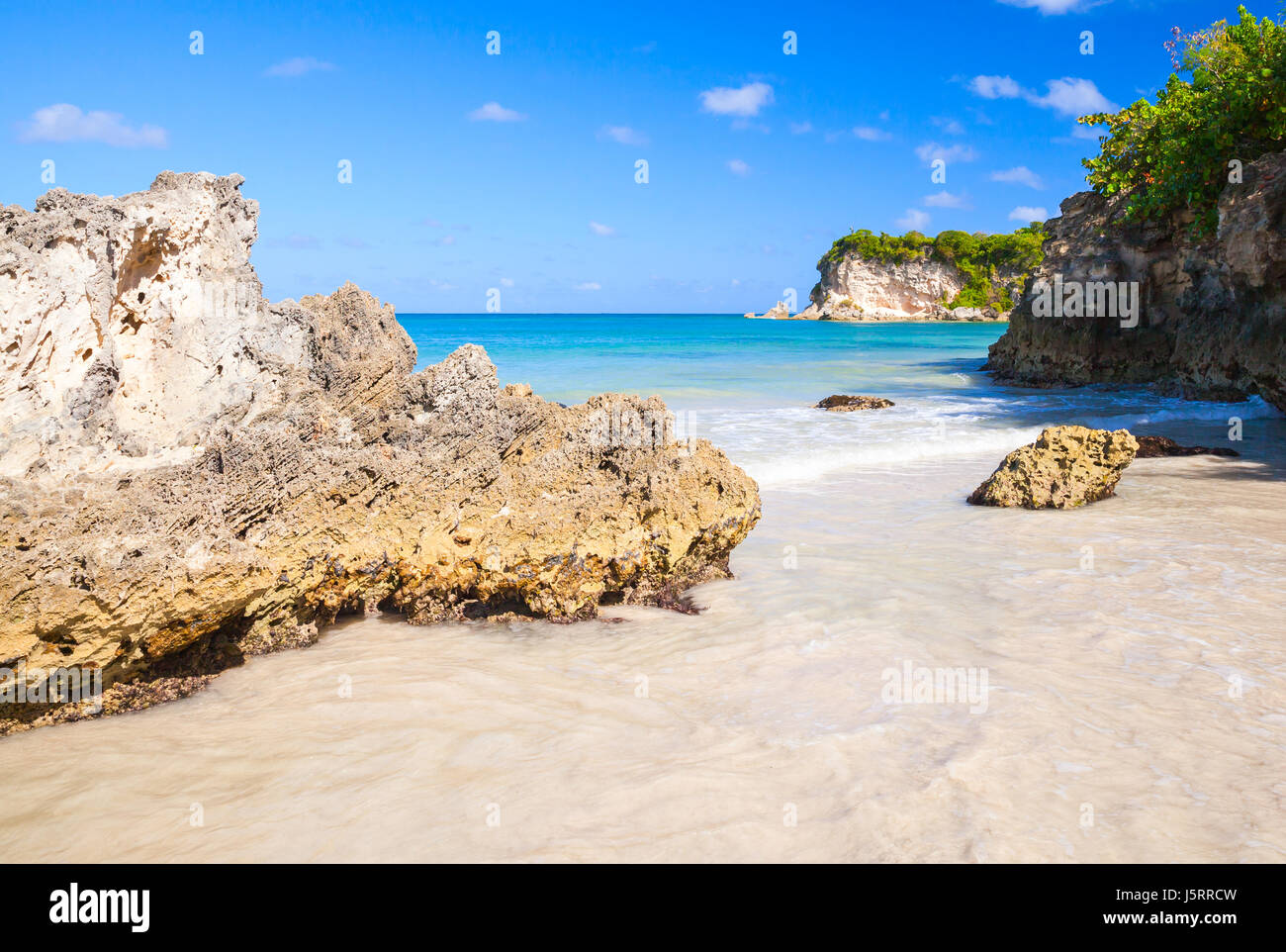 Le rocce della spiaggia di Macao, il paesaggio costiero della Repubblica Dominicana Foto Stock
