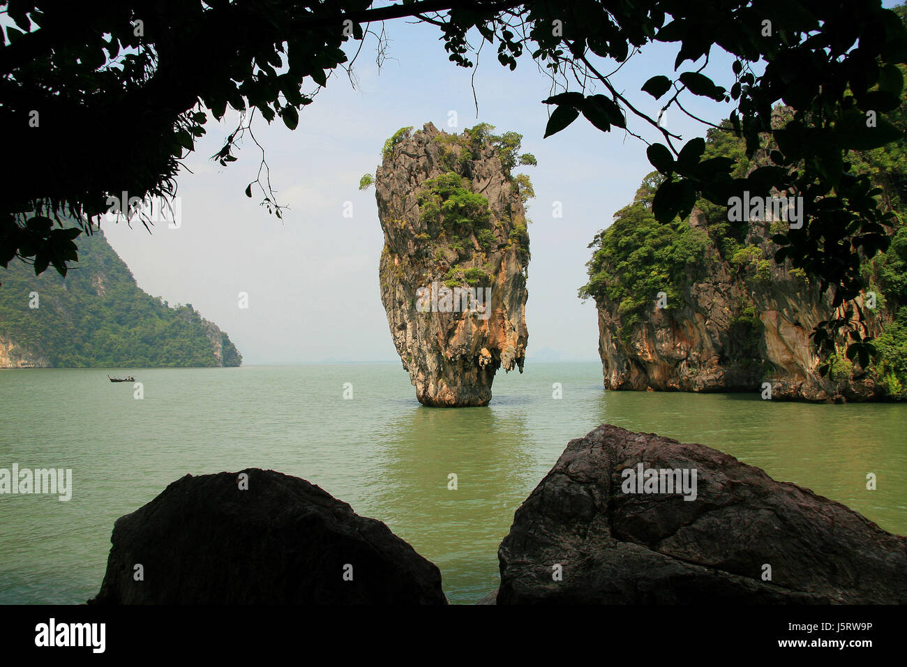 Rock bundle thailandia acqua salata oceano mare acqua alberi ad albero rock thailandia Foto Stock