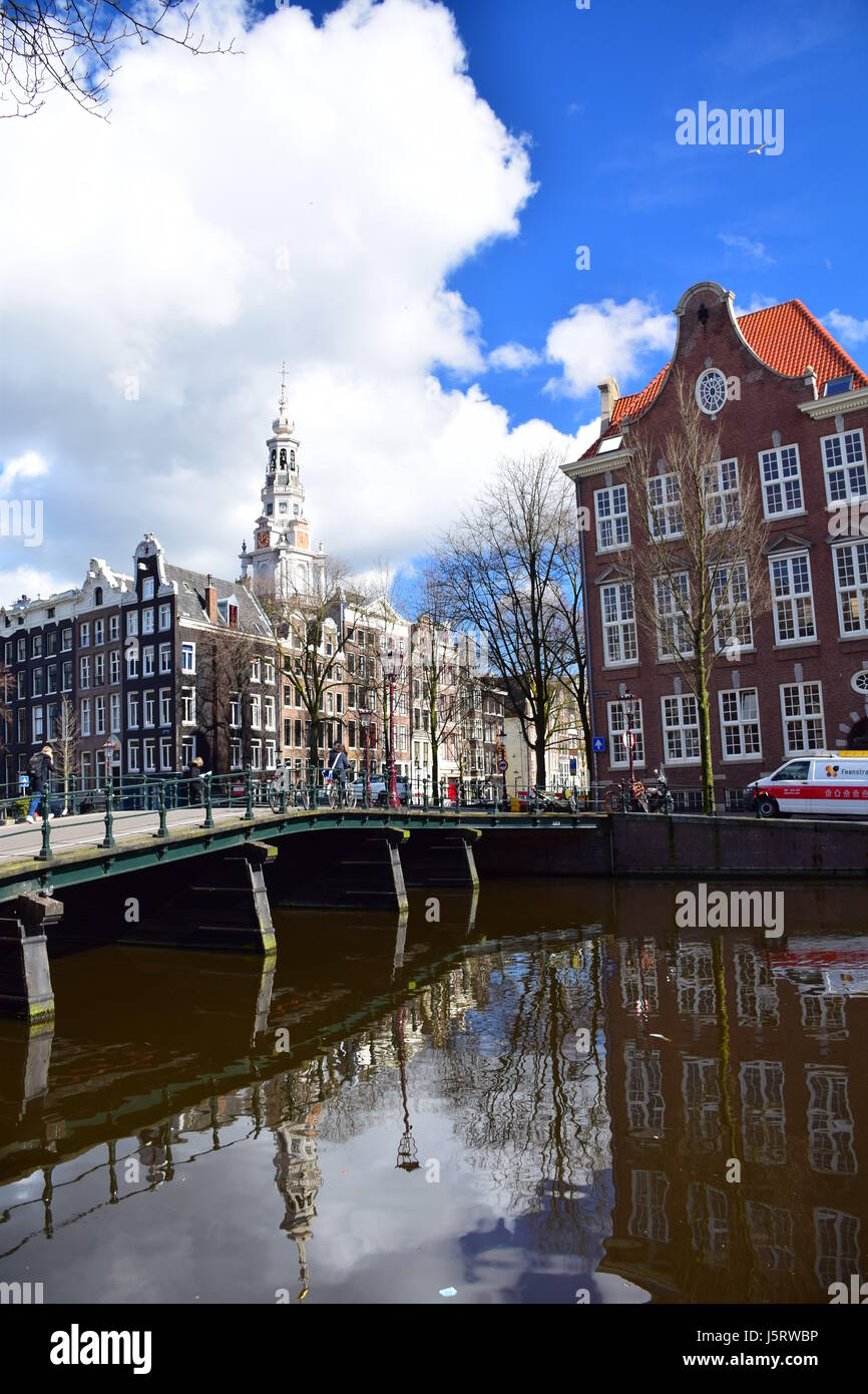 Ponte su un canale, Amsterdam, Paesi Bassi Foto Stock