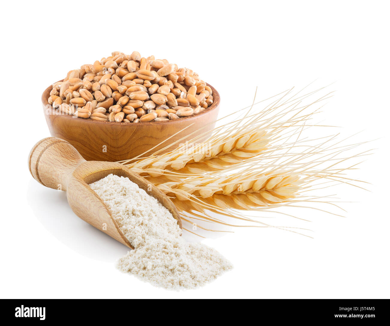Grano intero farina di grano isolato su bianco Foto Stock