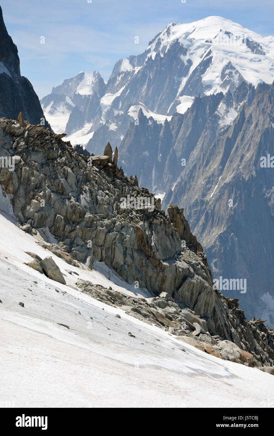 Les Grands Montets è una rinomata località sciistica delle Alpi francesi. Questo riferimento si riferisce probabilmente a un'immagine o a un documento datato 15 luglio 2015, che mette in evidenza le attività o il paesaggio del resort durante l'estate o la stagione sciistica. Foto Stock