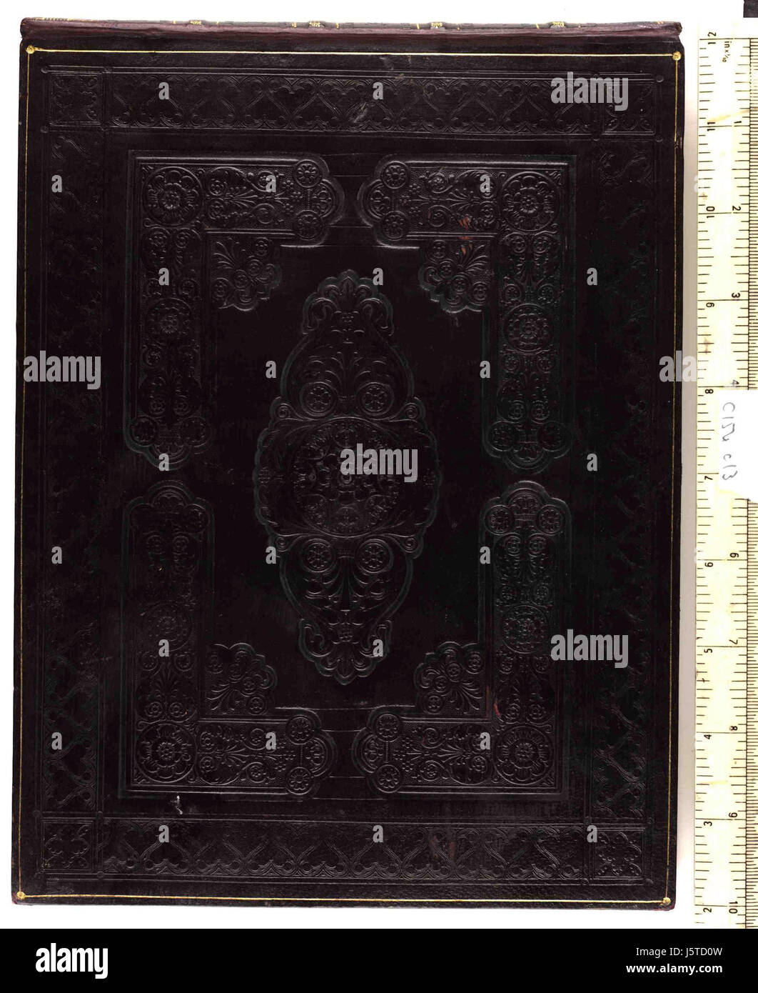 Questo album contiene una raccolta di vari disegni e acquerelli, che mostrano una vasta gamma di stili e soggetti artistici. Il coperchio superiore include un contrassegno specifico (c154c13) che identifica la raccolta. Foto Stock