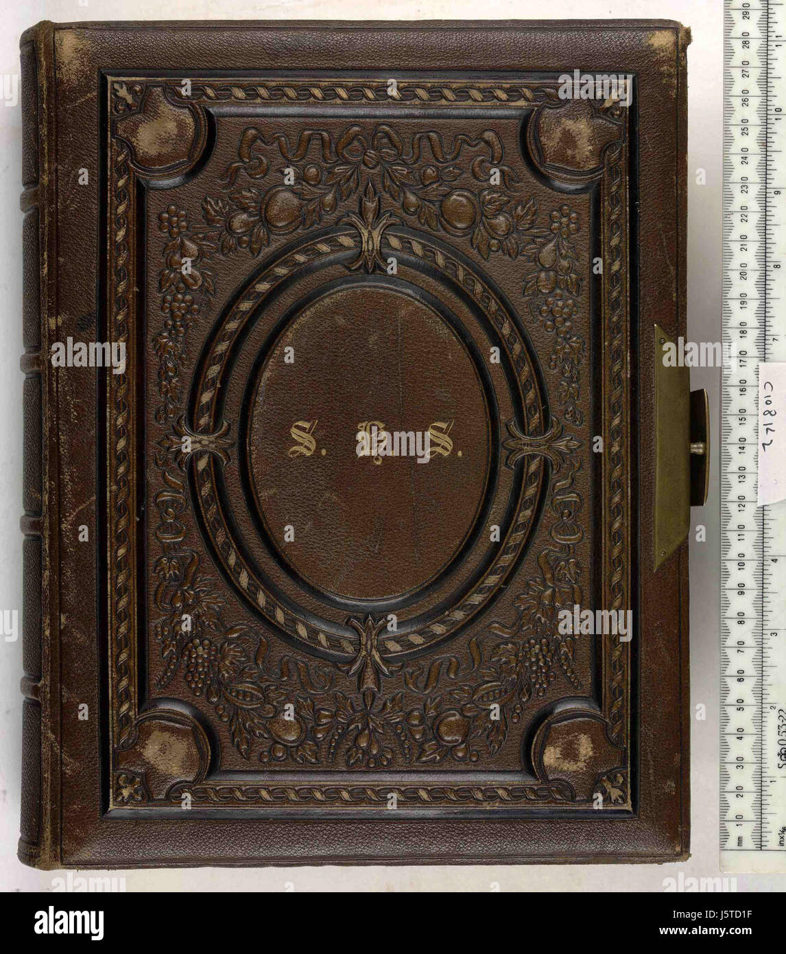 -Una raccolta di fotografie, relative in parte a Sadler famiglia formata da Sophia Henrietta Sadler - coperchio superiore (C108k2) Foto Stock