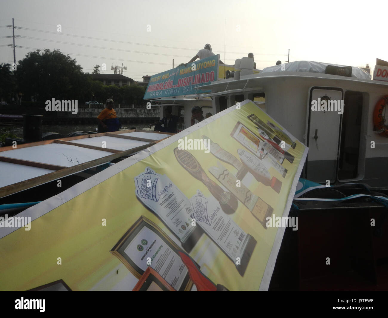 Questa voce si riferisce alle aree della città di Mandaluyong, Filippine, in particolare Barangays Pistang Daluyong, Buayang Bato e il fiume Pasig. Questi settori sono importanti in termini di sviluppo locale e gestione ambientale. Foto Stock