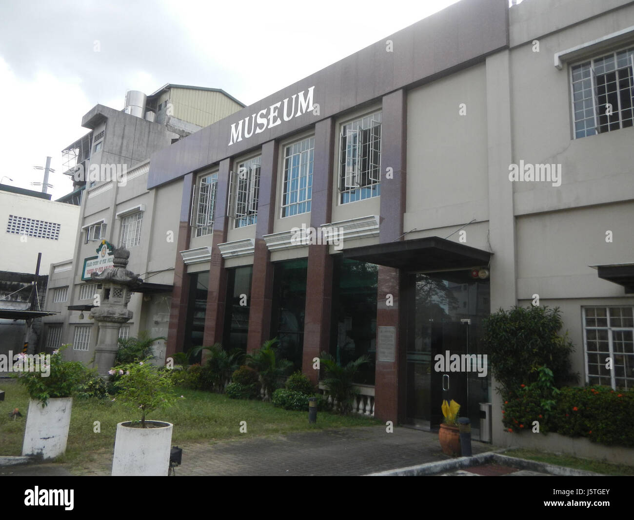 Il Tempio massonico Plaridel, situato a Paco, Manila, è un'importante struttura storica. È noto per il suo significato culturale e architettonico nelle Filippine, specialmente tra i massoni. L'edificio è un punto di riferimento chiave a Manila, che mostra elementi massonici tradizionali nel suo design e costruzione. Foto Stock