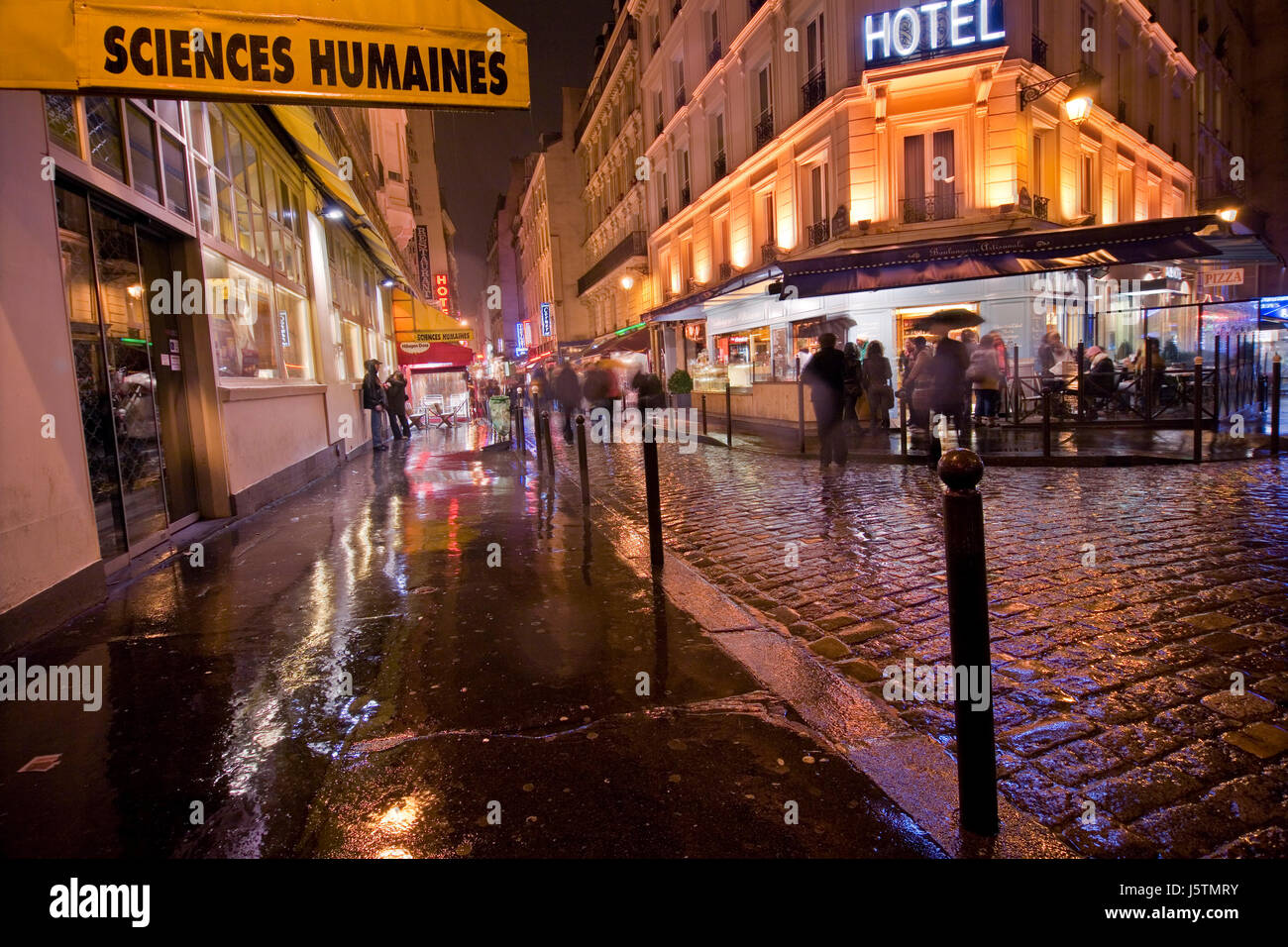 Di notte notte serata notturna gesso parigi francia hotel bagnato della sera Foto Stock