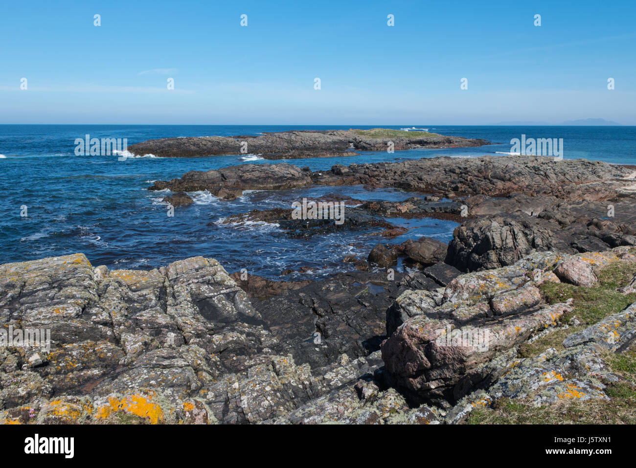 Guardando fuori per Halum isola sulla costa occidentale dell'isola di Coll Scozia Scotland Foto Stock