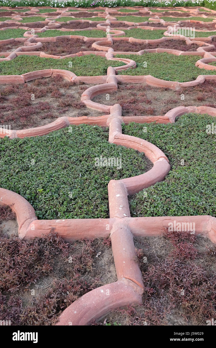 Angoori Bagh o giardino di uva ad Agra Fort. È simmetrica giardino nei pressi di Dewan-e-Khaas. Agra, India Foto Stock