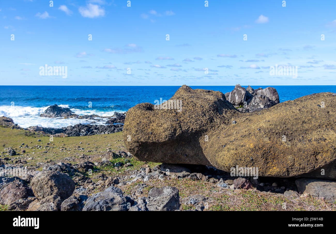 Caduto il moai statue a Ahu Akahanga - Isola di Pasqua, Cile Foto Stock
