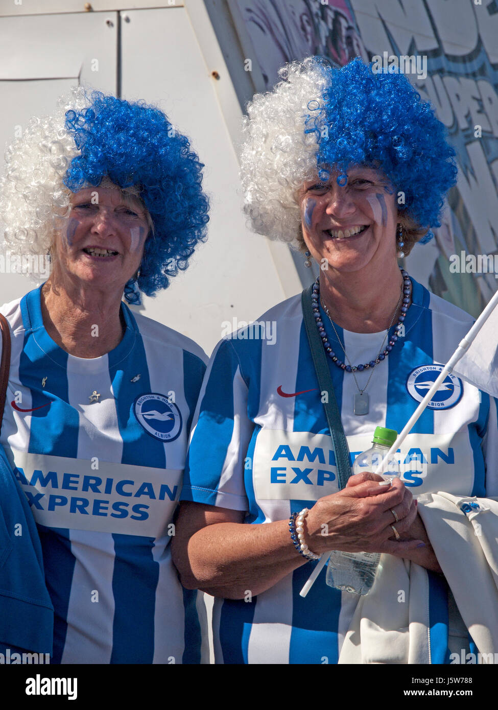 I cittadini di Brighton celebrare la loro squadra di calcio di promozione per la Premier League Foto Stock