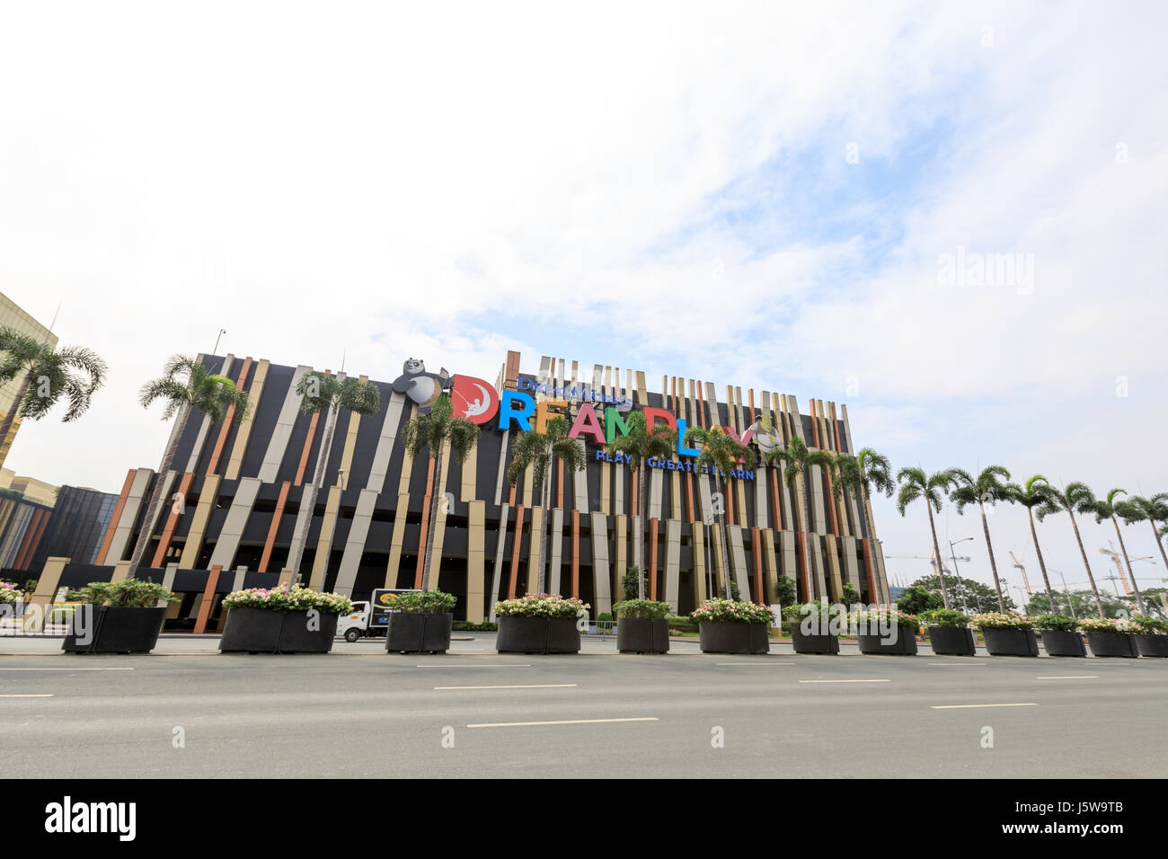 Feb 18, 2017 La Città dei Sogni di Manila è un hotel integrato, casinò e complesso per lo shopping si trova nel quartiere di Paranaque in Philipp Foto Stock