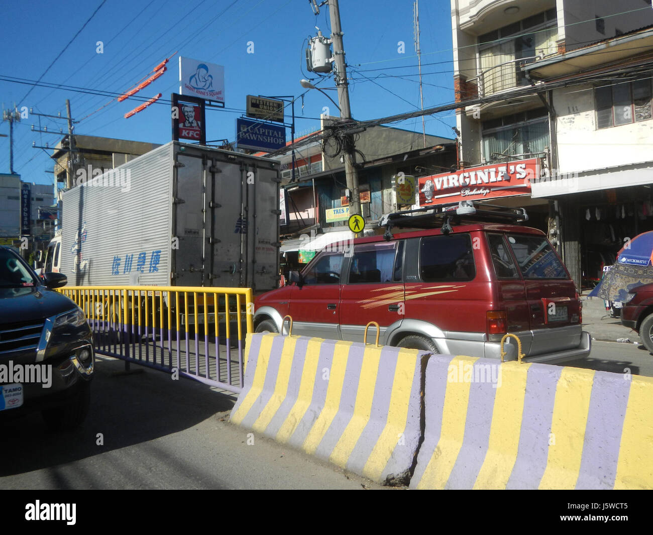 Questa immagine mostra gli interscambi della MacArthur Highway a Guiguinto e Balagtas a Bulacan, Filippine, evidenziando il sistema autostradale e le infrastrutture di trasporto nella regione. Foto Stock