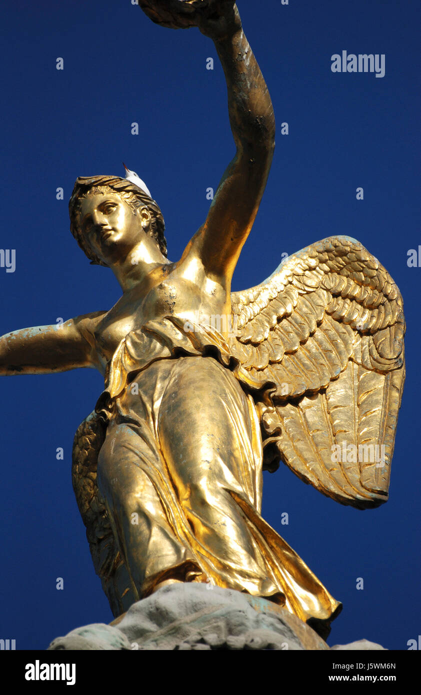 Blue,storico,l'ala,golden,Parigi,angel,angeli,statura,l'oro,firmamento,sky Foto Stock