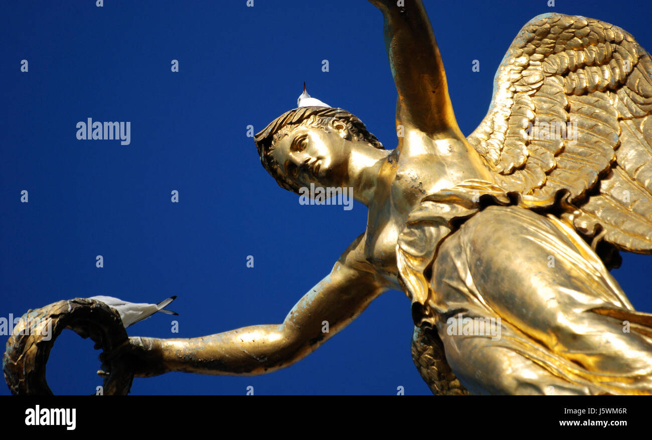 Blue storica statua ala golden paris angelo angeli monumento oro visite turistiche Foto Stock