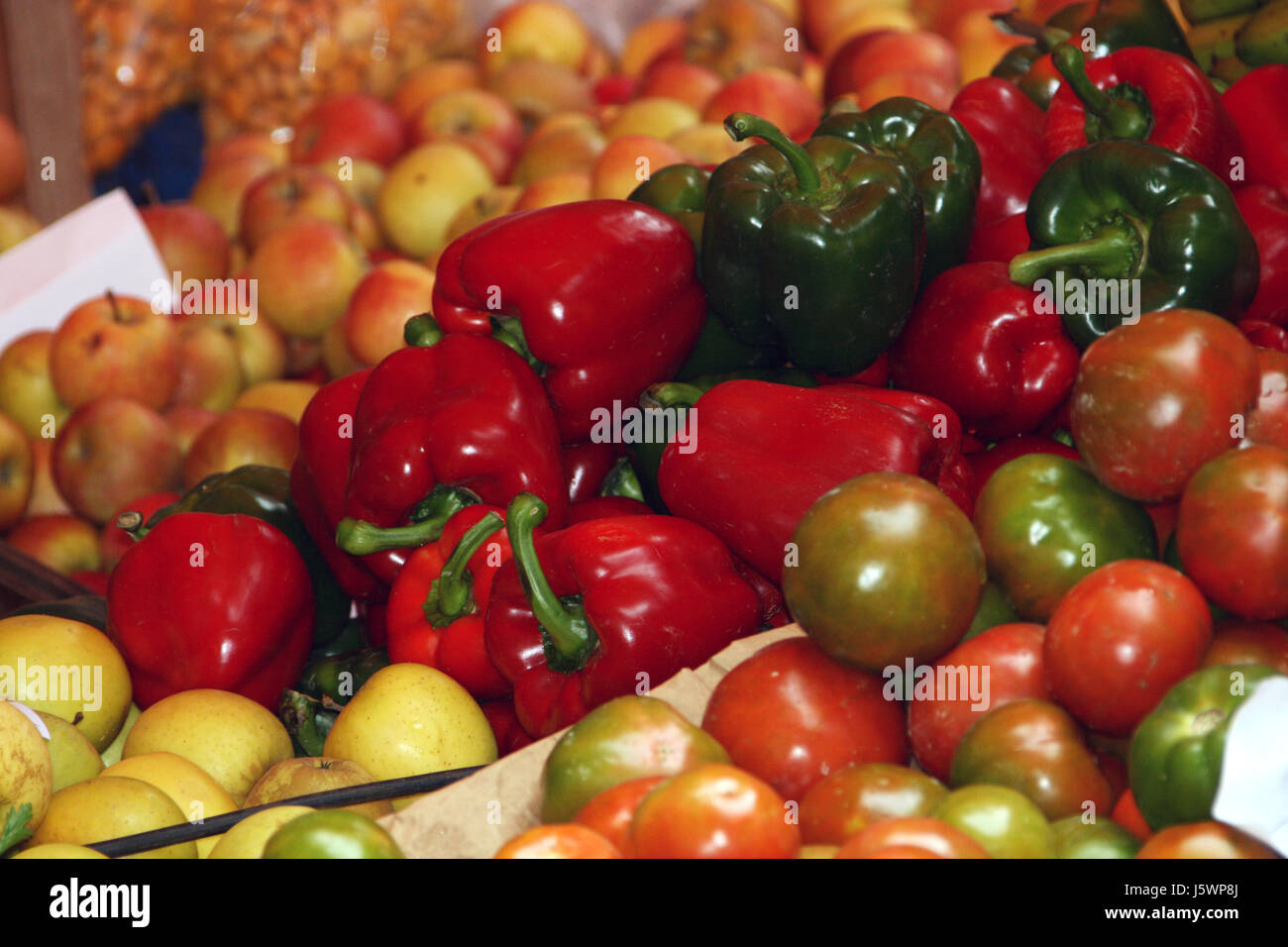 Frutta mela apple paprika vegetali peperoni Pomodori Pomodori vitamine Foto Stock