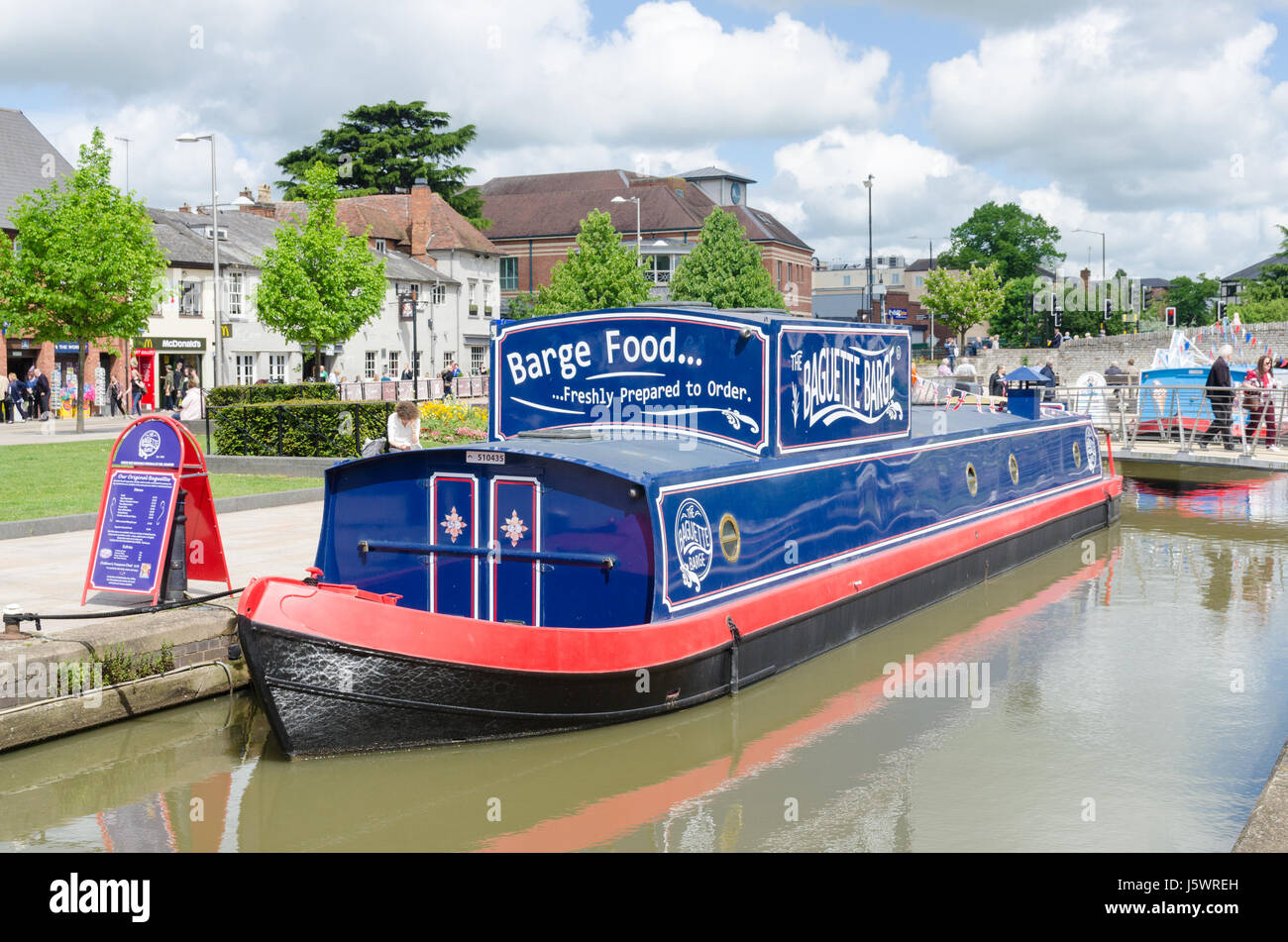 La Baguette chiatta galleggiante cafe a Stratford-upon-Avon, Warwickshire Foto Stock