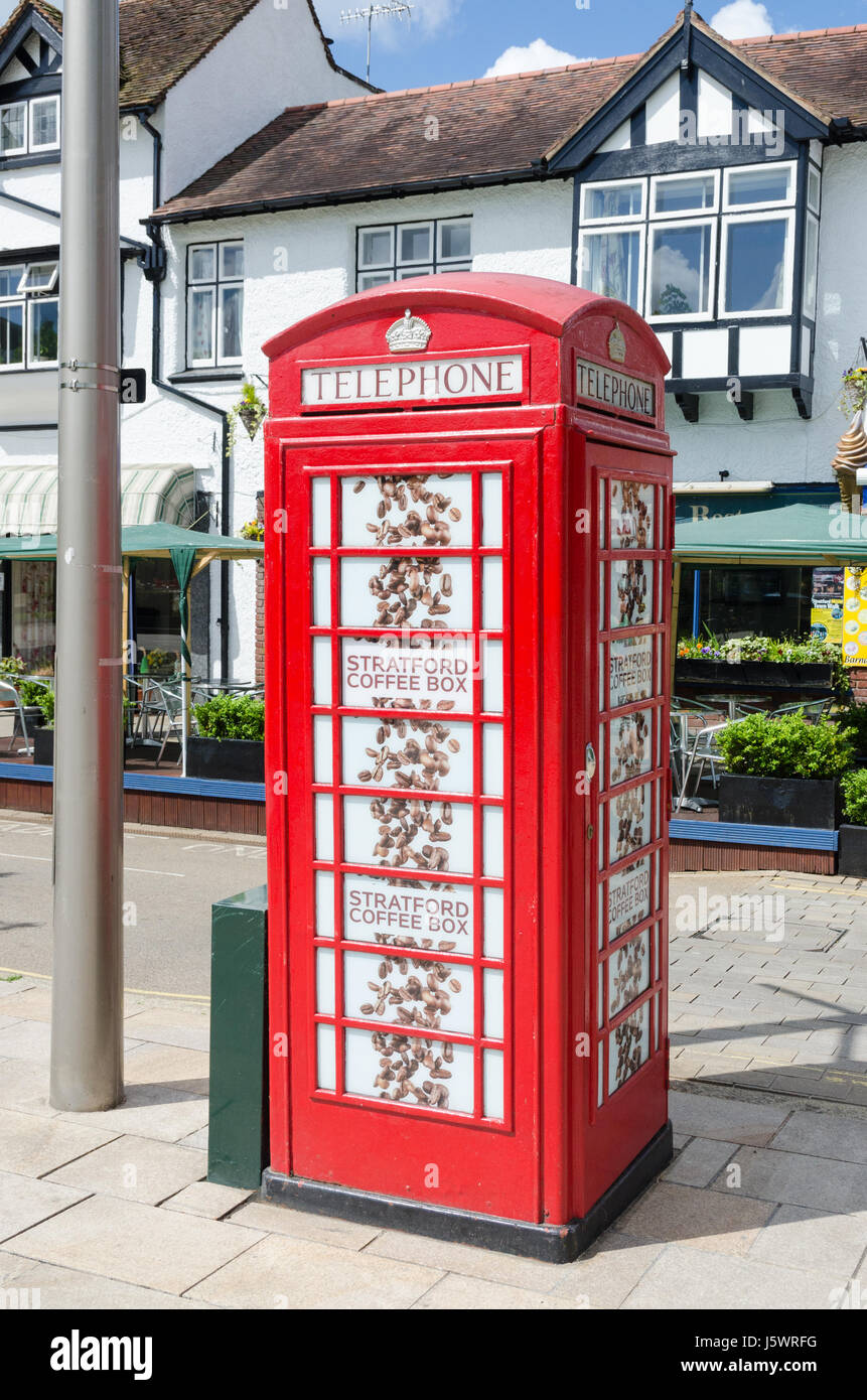 Stratford casella di caffè in un vecchio ufficio postale nella casella Telefono a Stratford-upon-Avon, Warwickshire Foto Stock