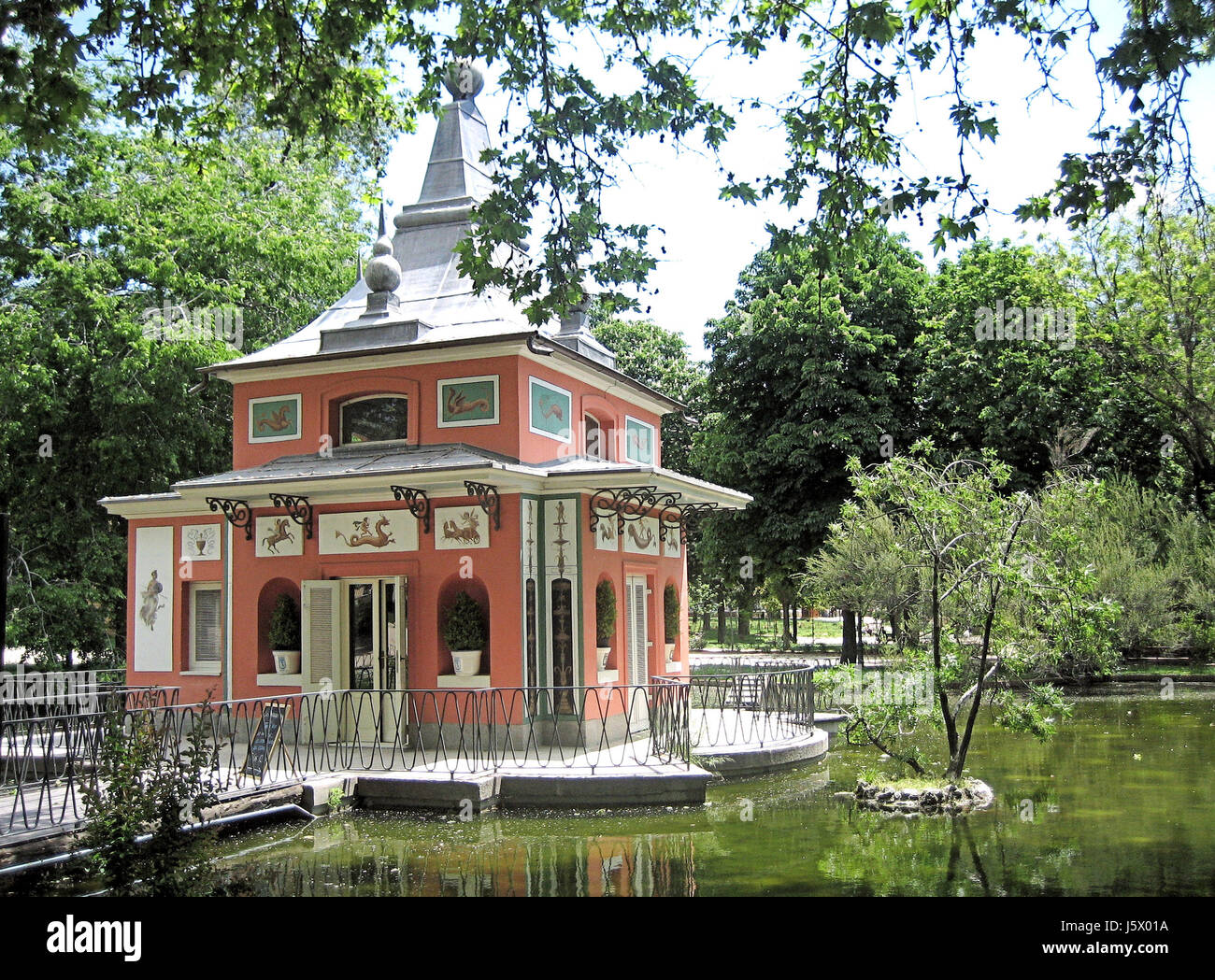 Costruzione casa romanticismo storico dipinto di tetto a punta di acqua salata oceano mare Foto Stock