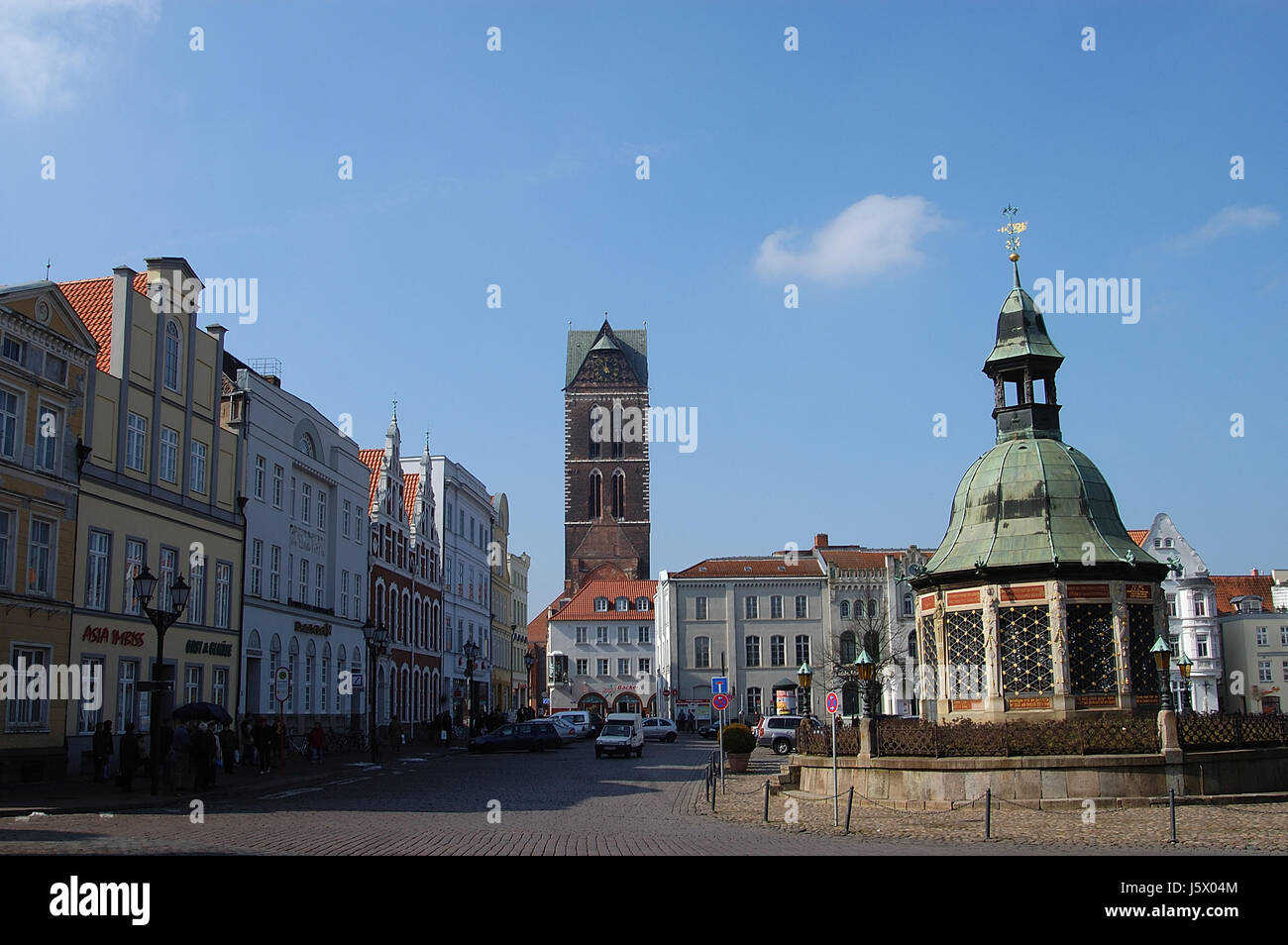 Lavoro storico di Fontana Arte Acqua torre di alimentazione opera storica di arte antica Foto Stock