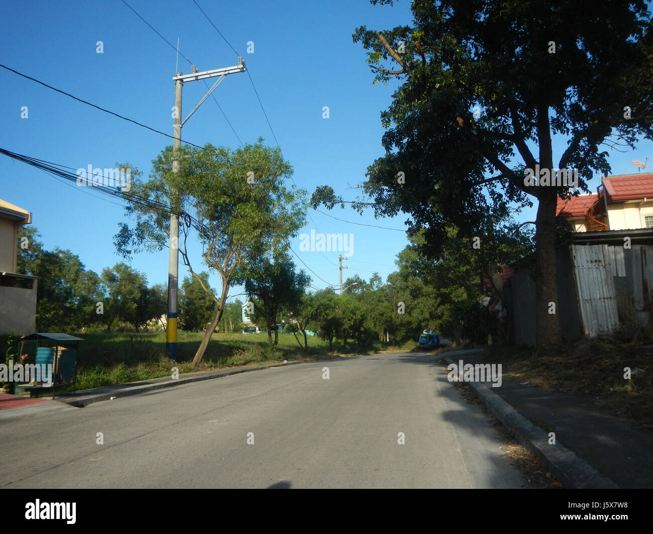 Metrogate Meycauayan II è uno sviluppo residenziale a Loma de Gato, Marilao, Bulacan. La comunità offre case moderne e fa parte di un'area suburbana in crescita. Lo sviluppo è accessibile tramite strade principali, contribuendo all'urbanizzazione e all'espansione residenziale della regione. Foto Stock