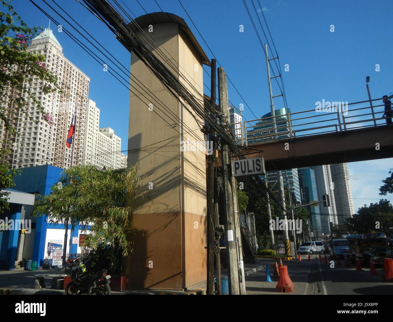 Bagumbayan Libis, Eastwood City e Quezon City sono aree urbane caratterizzate da una serie di edifici moderni. L'area è nota per il suo sviluppo e come centro commerciale e commerciale all'interno della città. Foto Stock