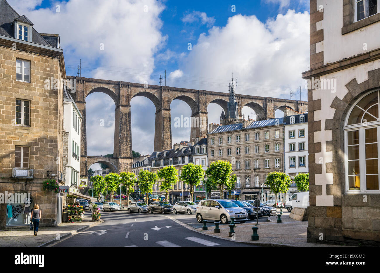 Francia, Bretagna, Finistére reparto, Morlaix, Place des Otages e il viadotto di Morlaix Foto Stock