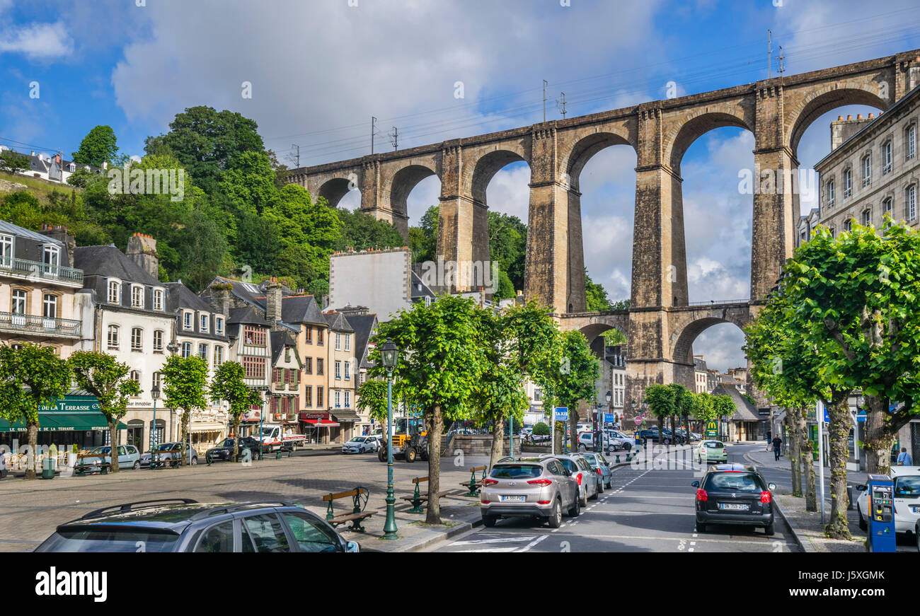 Francia, Bretagna, Finistére reparto, Morlaix, Place des Otages e il viadotto di Morlaix Foto Stock