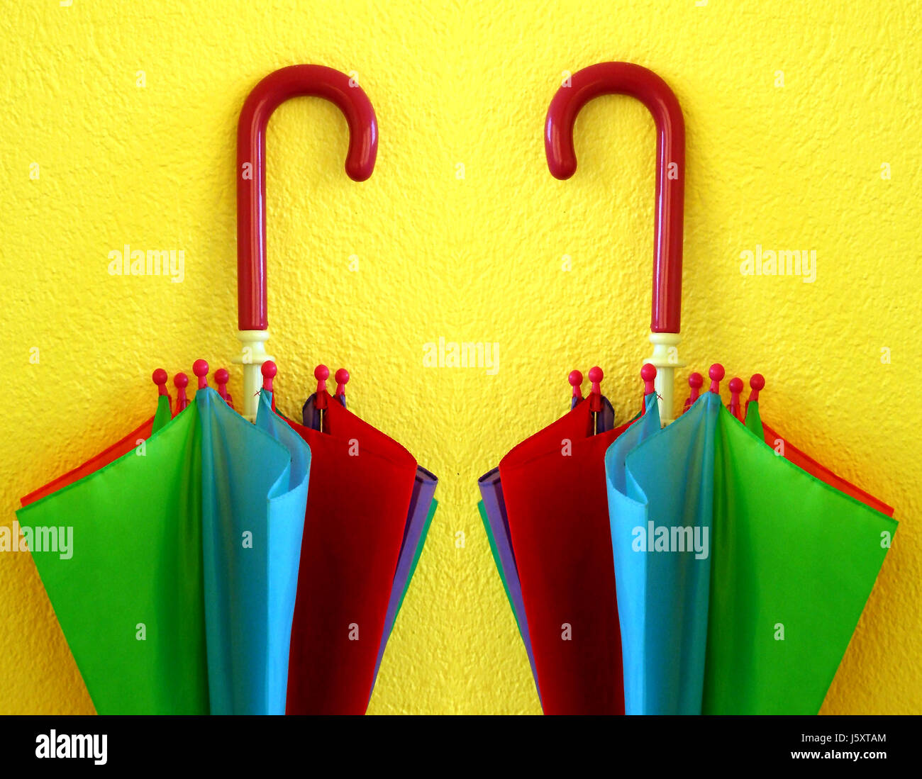 Colorato colorato splendida molteplici riccamente colorata colorata ombrello Foto Stock