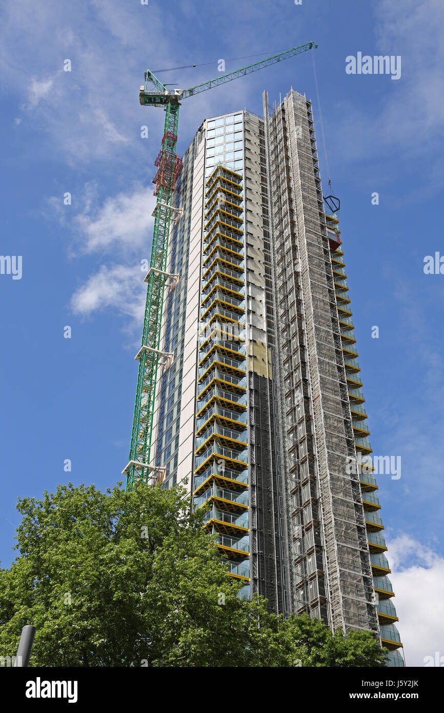 Il nuovo Realstar vivere isolato di appartamenti in costruzione in Kennington, a sud di Londra. Foto Stock