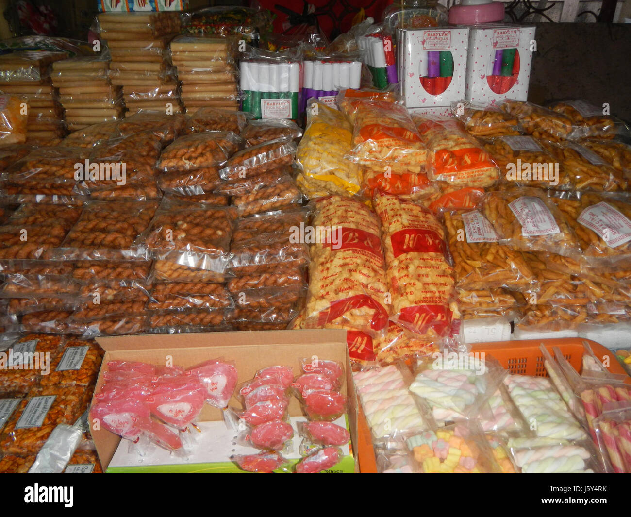 Pistang Bayan a Bustos, Bulacan è un festival culturale che mette in mostra le tradizioni locali, la cucina e i famosi pasalubong (souvenir), mettendo in risalto il ricco patrimonio filippino della regione. Foto Stock