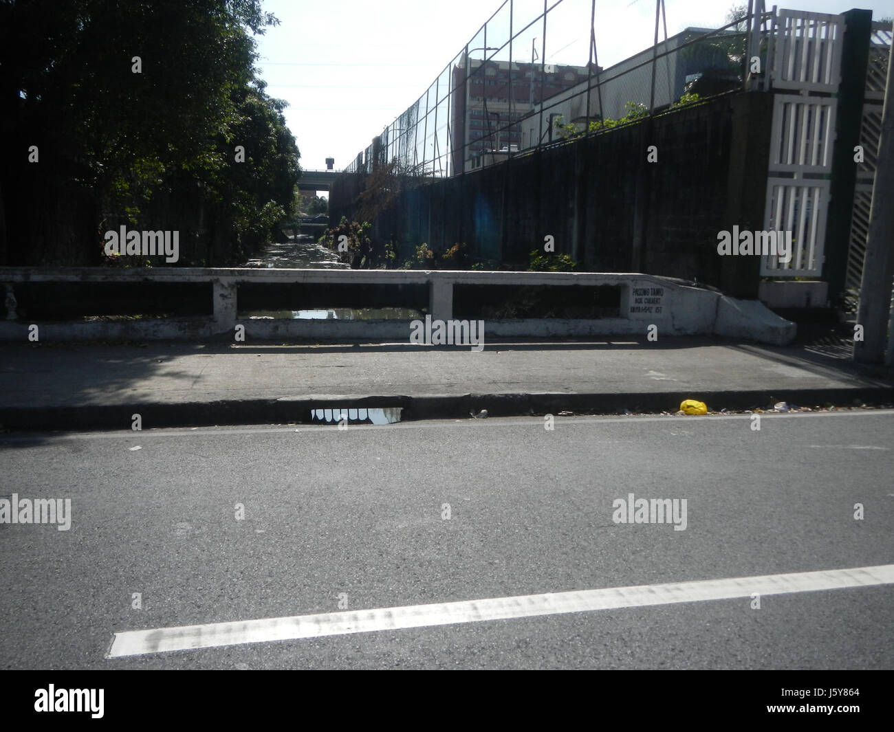 03588 Magallanes San Lorenzo Chino Roces Avenue Bangkal Box canale sotterraneo di Makati City 31 Foto Stock