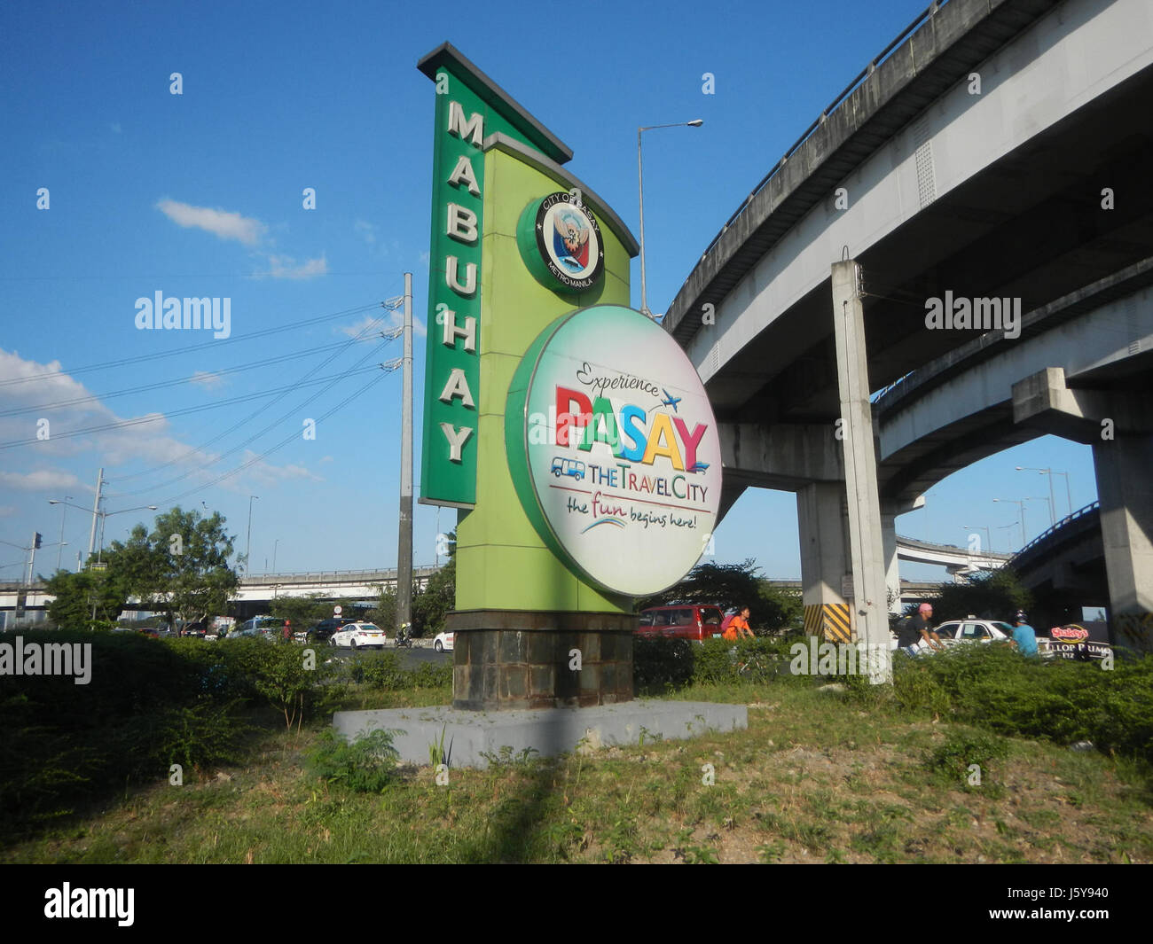 Questo si riferisce a una località a Taguig Pasay City, nota per il suo interscambio di vendite, probabilmente correlata a beni immobili, commercio o sviluppo urbano. Mette in evidenza gli aspetti commerciali della zona. Foto Stock