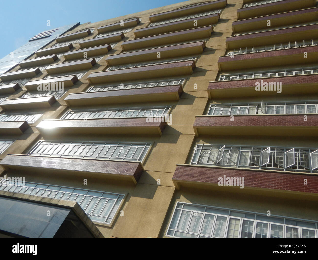 Questo indirizzo si riferisce alla Makati Science High School, situata lungo Kalayaan Avenue nel distretto di Cembo a Makati, Filippine. La scuola è nota per la sua attenzione all'educazione scientifica e tecnologica in un ambiente accademico competitivo. Foto Stock