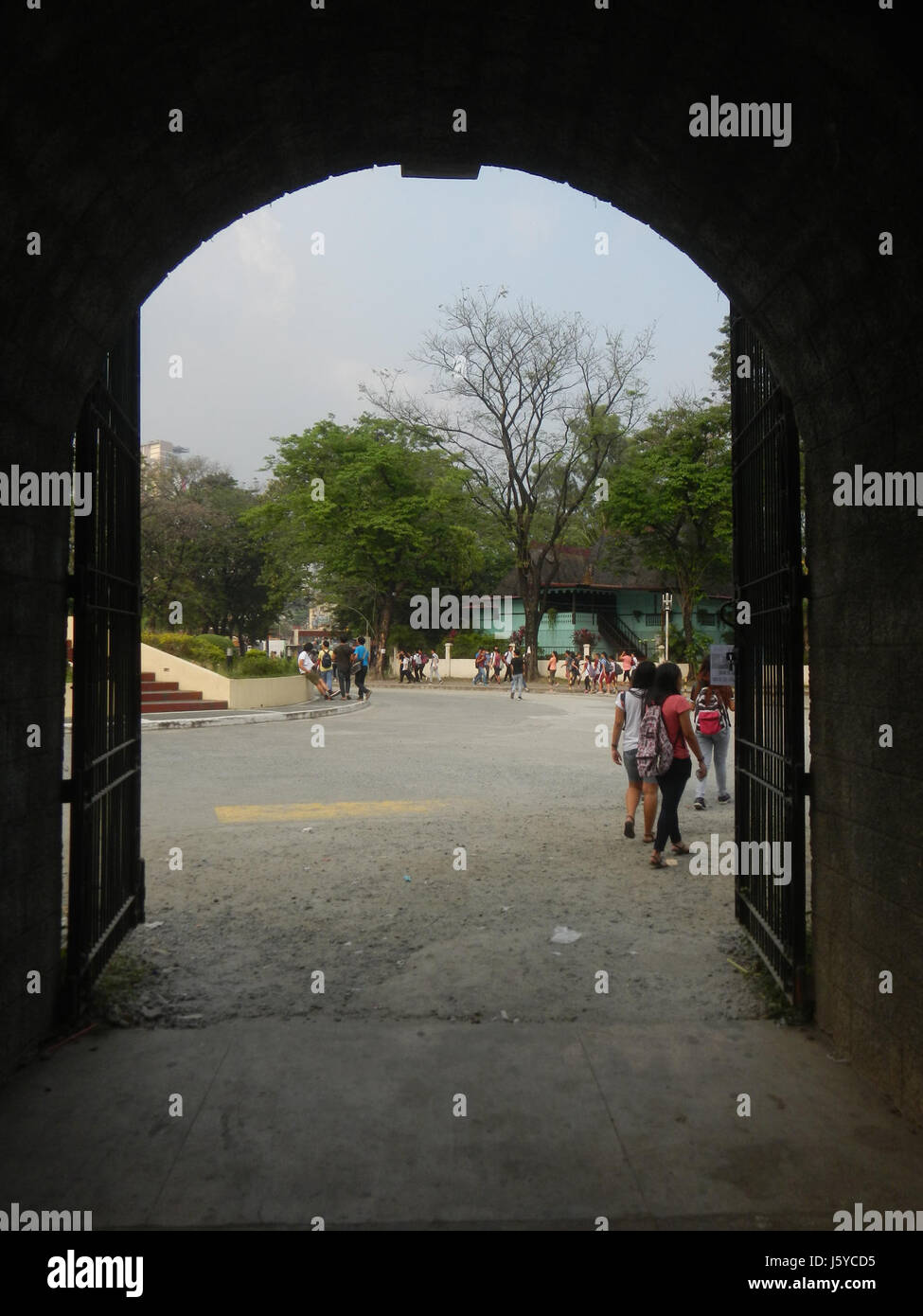 La Santa Mesa Manila Interfaith Chapel si trova all'interno dell'Università Politecnica delle Filippine, fornendo uno spazio per le pratiche spirituali e il dialogo interreligioso all'interno della comunità universitaria. Foto Stock