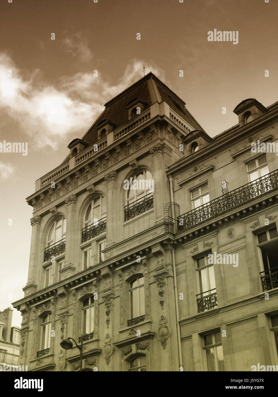 Parigi parigino di antico edificio parigi francia balconi francese antico parigina Foto Stock