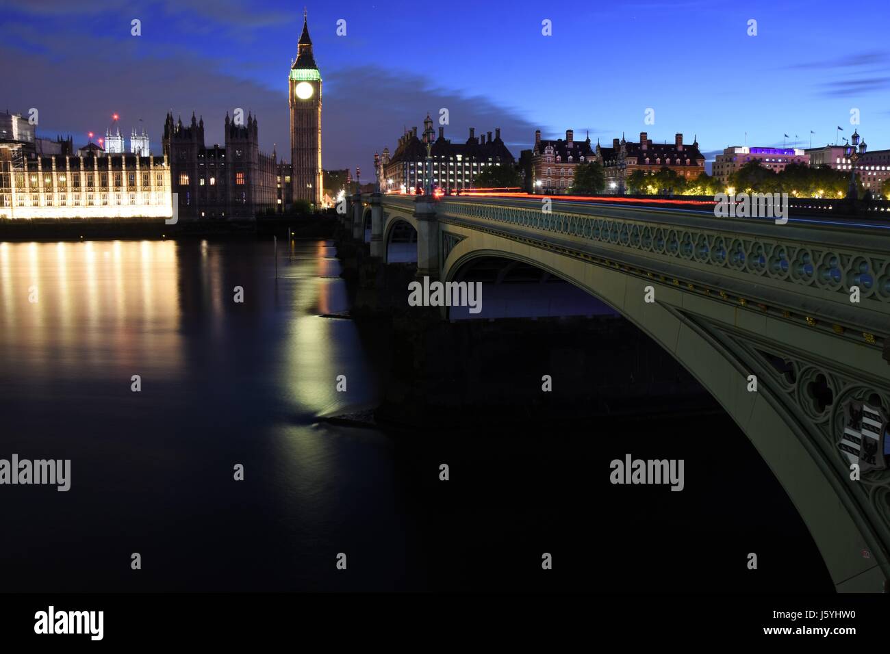 Elizabeth tower / Big Ben affacciato sulla doma di notte Foto Stock