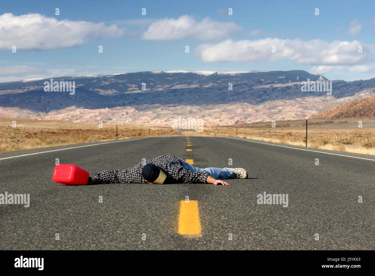 Persona strada gas errore street dead man guy blu il trasporto di traffico perso Foto Stock