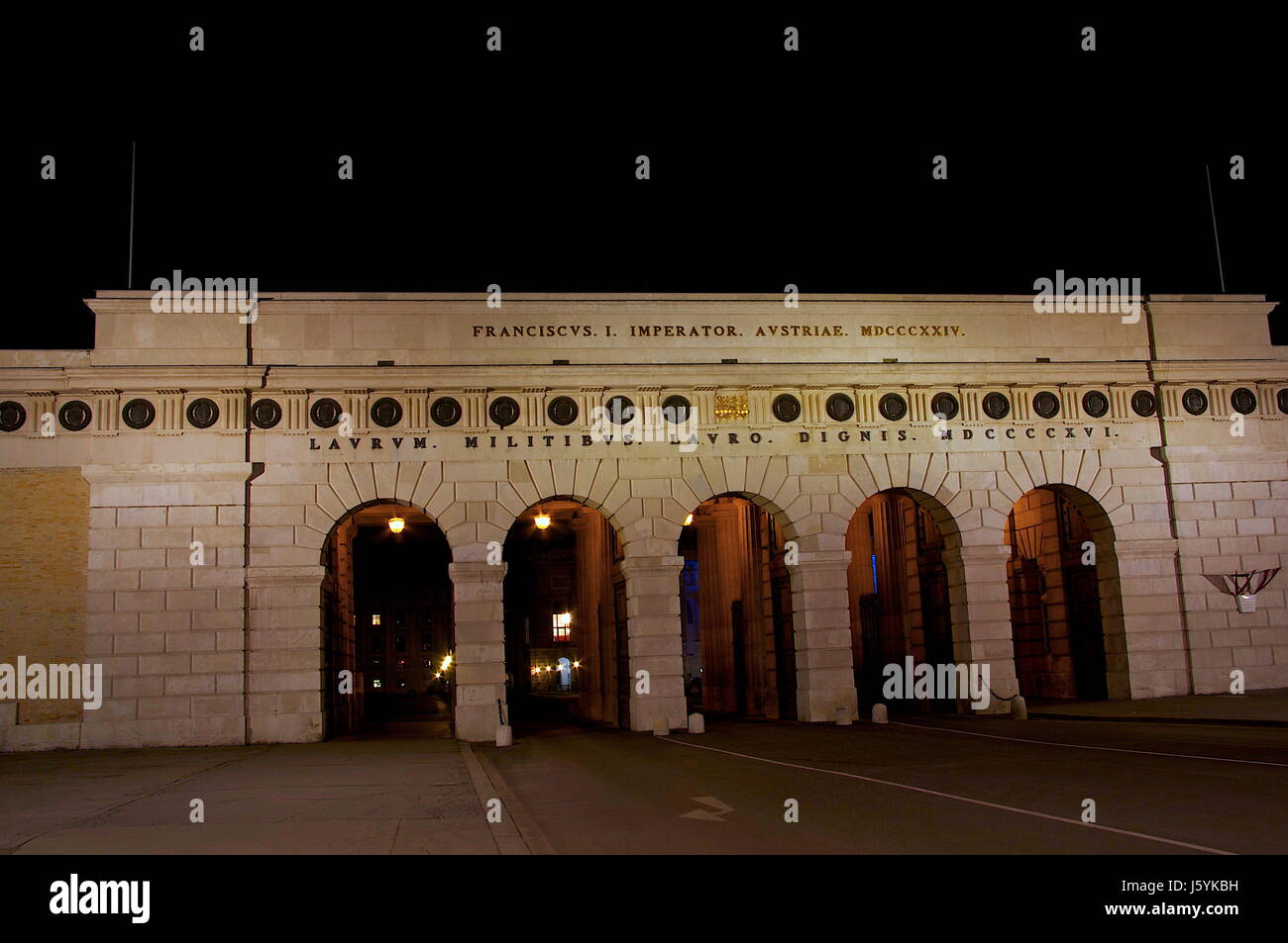 Notte di Vienna notturna sightseeing cancello di castello city night notturno di vienna Foto Stock