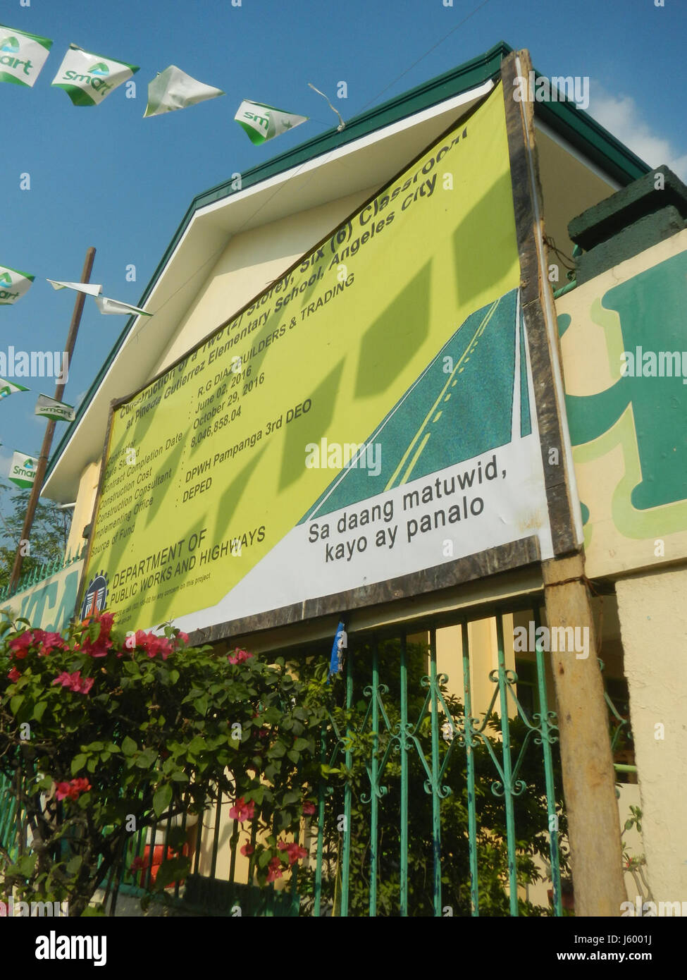 Questa voce si riferisce alla Tabun School Chapel, situata a Pandan Citicenter, Angeles City, Filippine. Si tratta di una struttura architettonica situata lungo Magalang Road e fa parte della comunità educativa e religiosa locale. Foto Stock