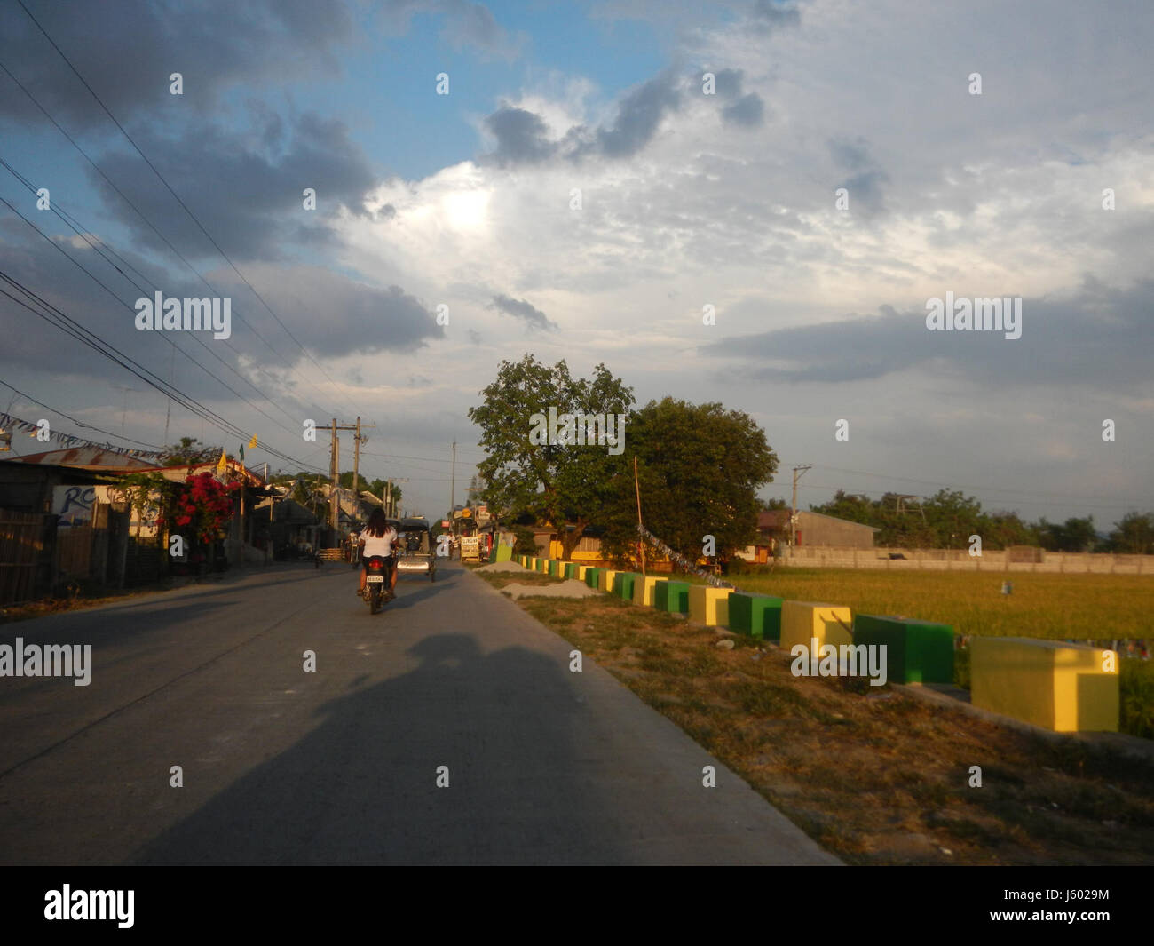 02797 Torri campane di San Luigi Gonzaga Chiesa San Luis Candaba Pampanga strade 13 Foto Stock