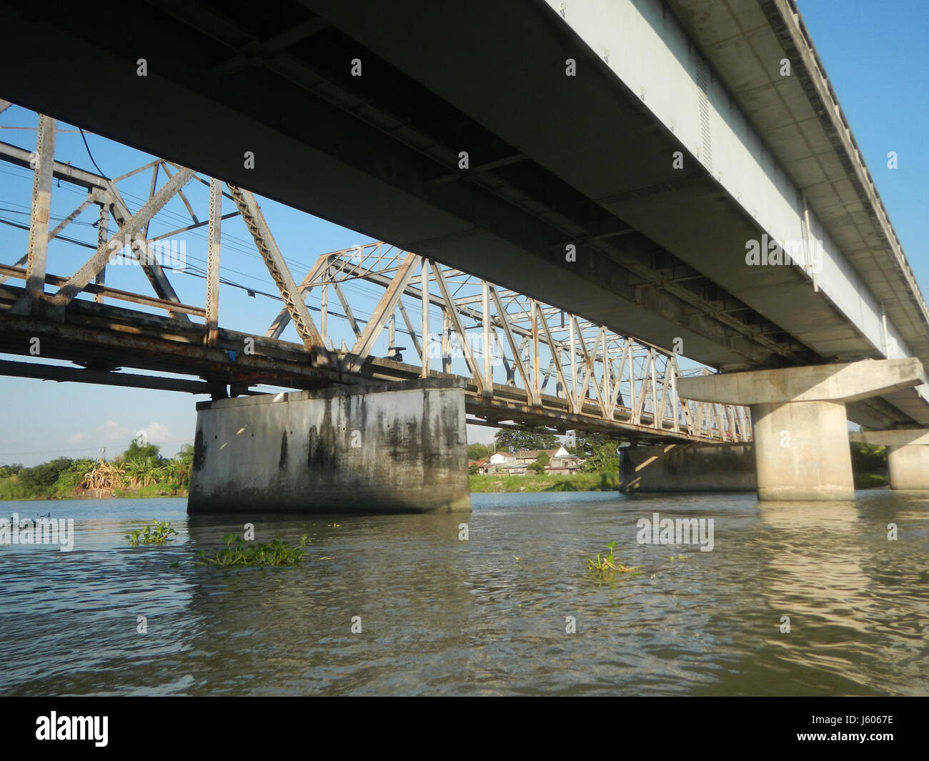 0206 Vecchio Nuovo Sulipan Apalit ponti Calumpit Bulacan Fiume Pampanga distretti 2017 42 Foto Stock