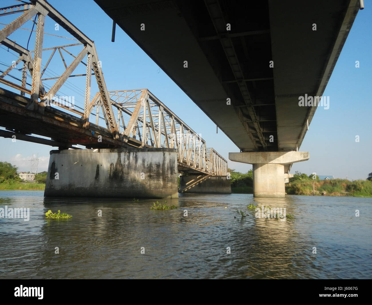 0206 Vecchio Nuovo Sulipan Apalit ponti Calumpit Bulacan Fiume Pampanga distretti 2017 44 Foto Stock