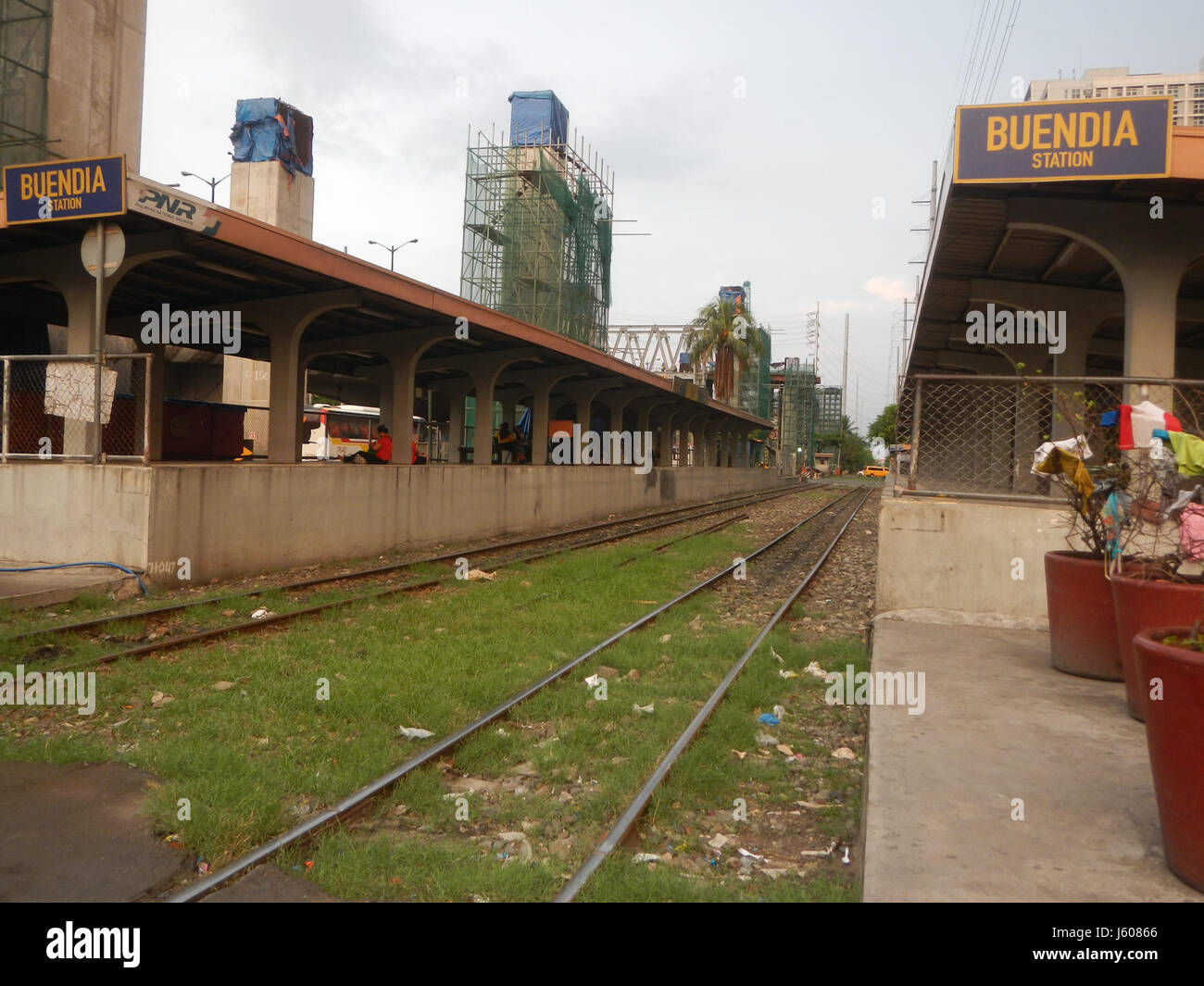 0216 Buendia stazione PNR Makati Executive Towers Pio del Pilar San Antonio Makati City 39 Foto Stock