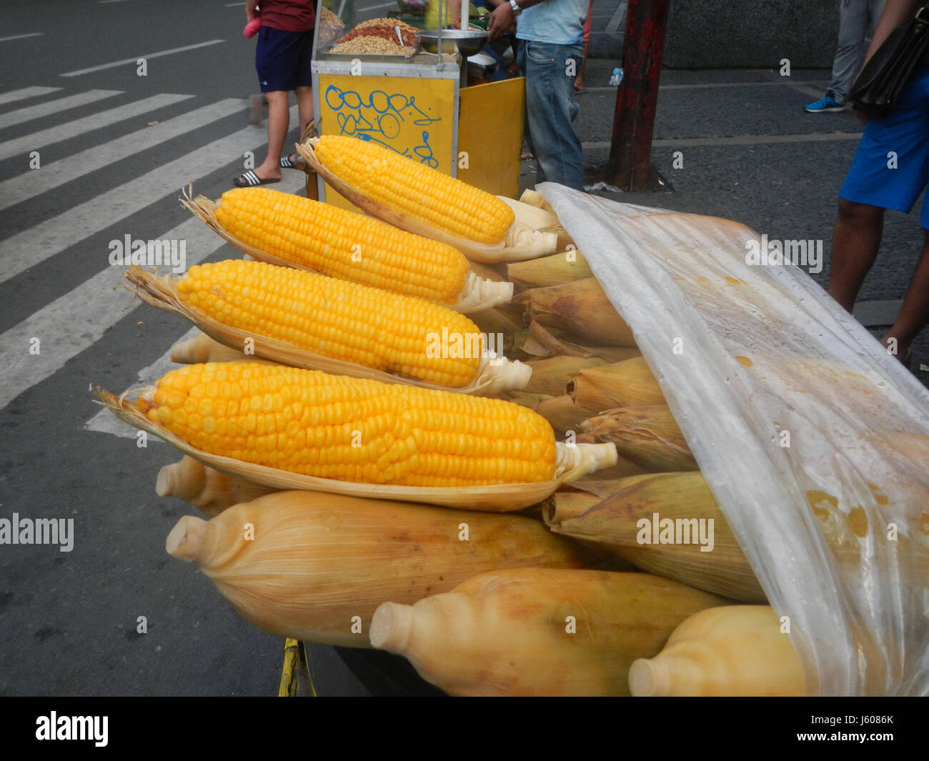Le Torri esecutive Buendia Makati nelle aree di Pio del Pilar e San Antonio di Makati City sono moderni edifici commerciali. Sono noti per la loro posizione strategica nel quartiere degli affari di Makati, che funge da uffici per varie aziende e professionisti. Foto Stock