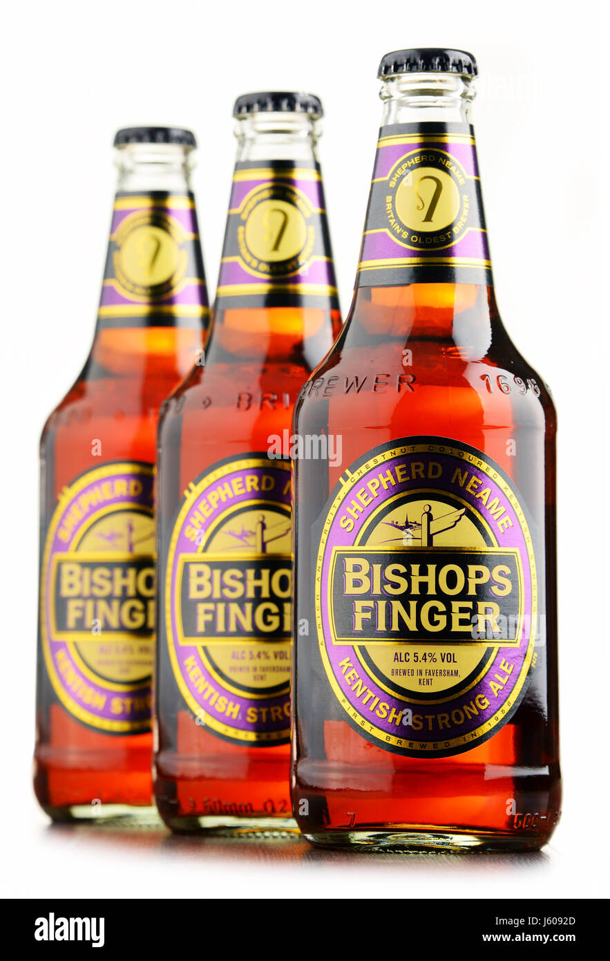 POZNAN, Polonia - 12 agosto 2016: il vescovo del dito è un fine English Ale prodotta da pastore Neame, indipendente birreria regionale situato in Favers Foto Stock