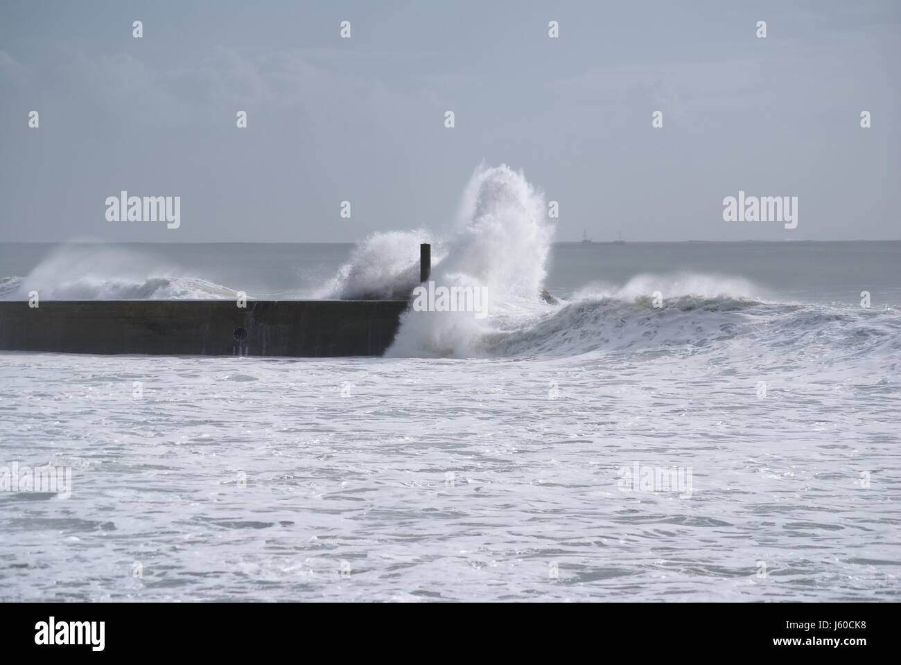 Tunnel oceano atlantico sale mare acqua acqua oceanica portogallo wave surf frangionde Foto Stock